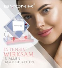 BYONIK Hautpflegeprodukt und Model mit sichtbar strahlender, ebenmäßiger Haut