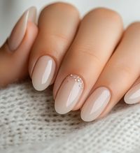 Kreative Gelmodellage mit Nail Art und floralen Designs